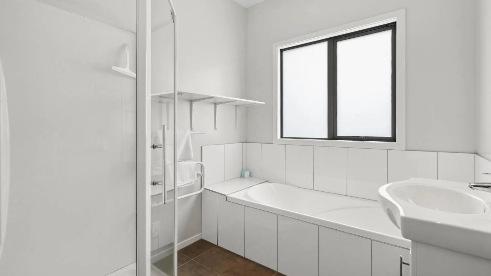 Urban Sanctuary - Johnsonville Holiday Home 0*, 웰링턴