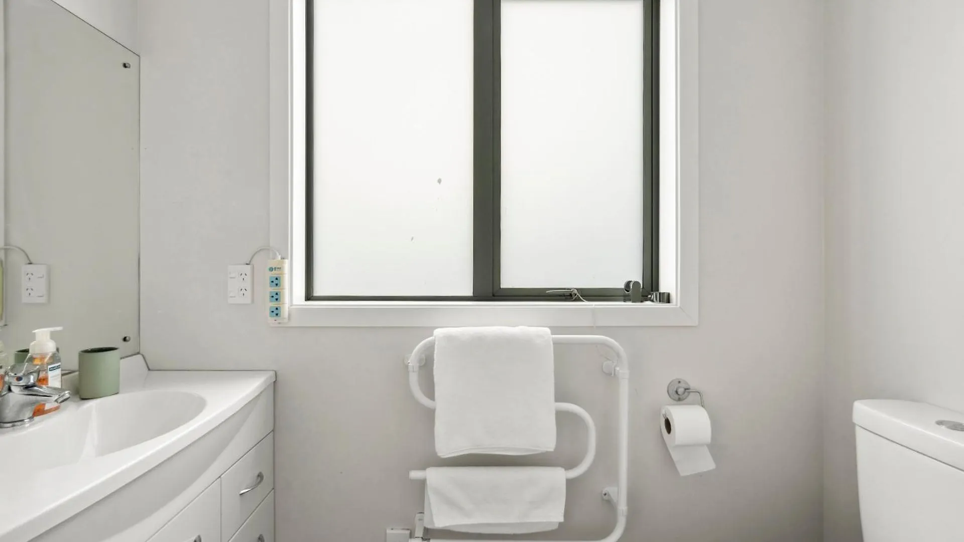 Urban Sanctuary - Johnsonville Holiday Home  웰링턴