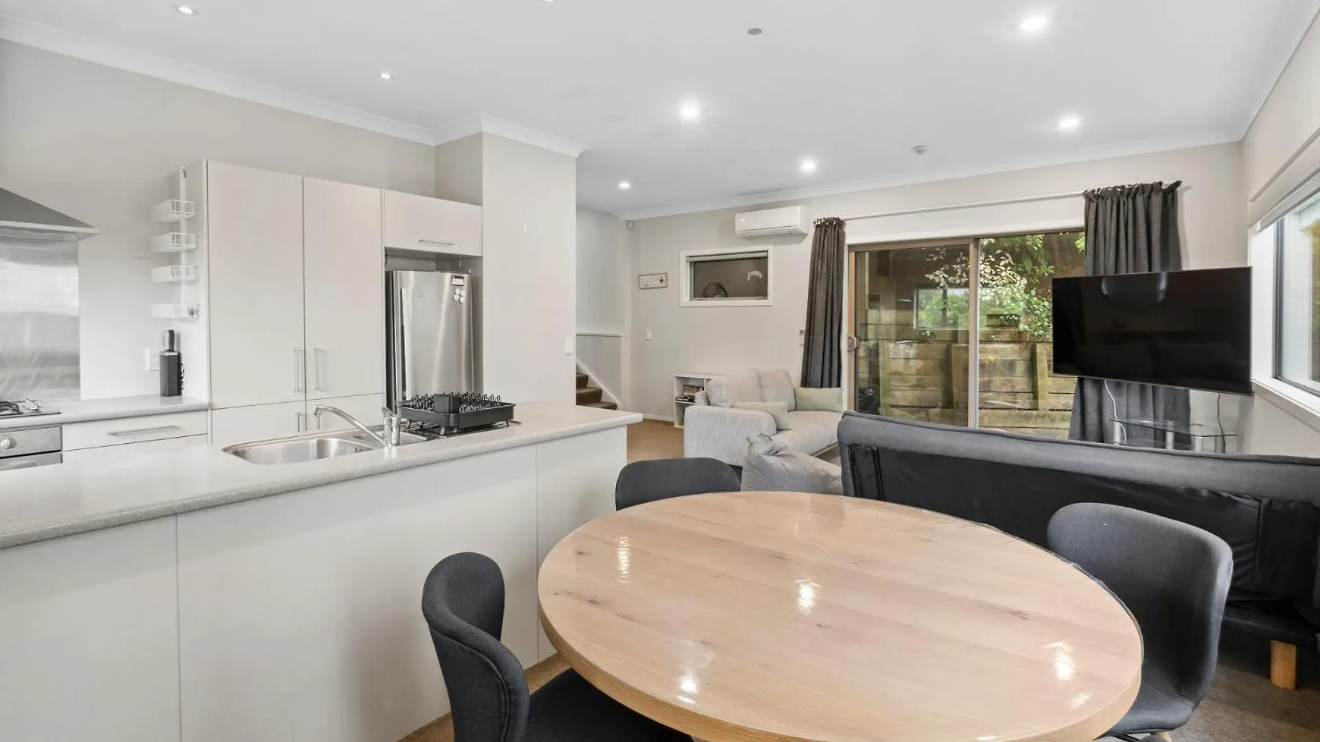 Urban Sanctuary - Johnsonville Holiday Home 웰링턴