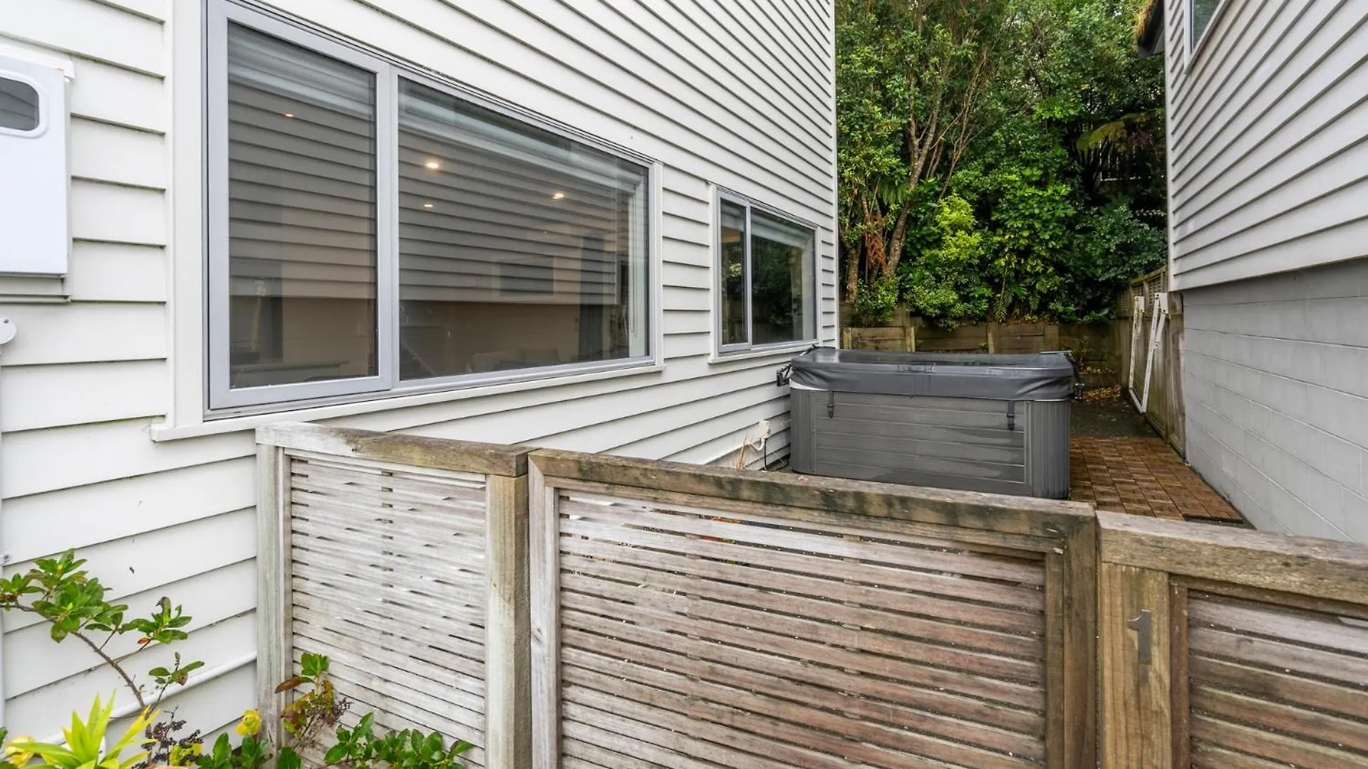 Urban Sanctuary - Johnsonville Holiday Home 0*, 웰링턴