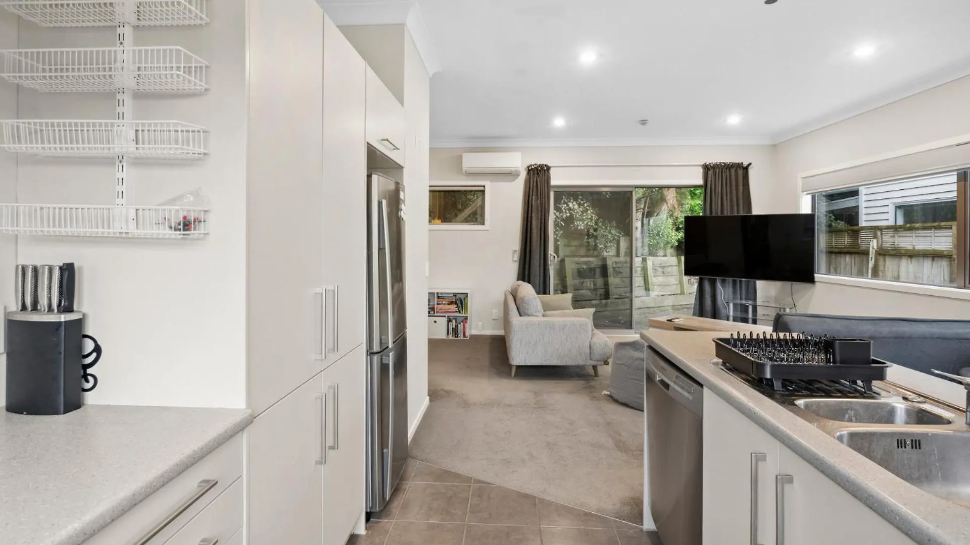 Urban Sanctuary - Johnsonville Holiday Home