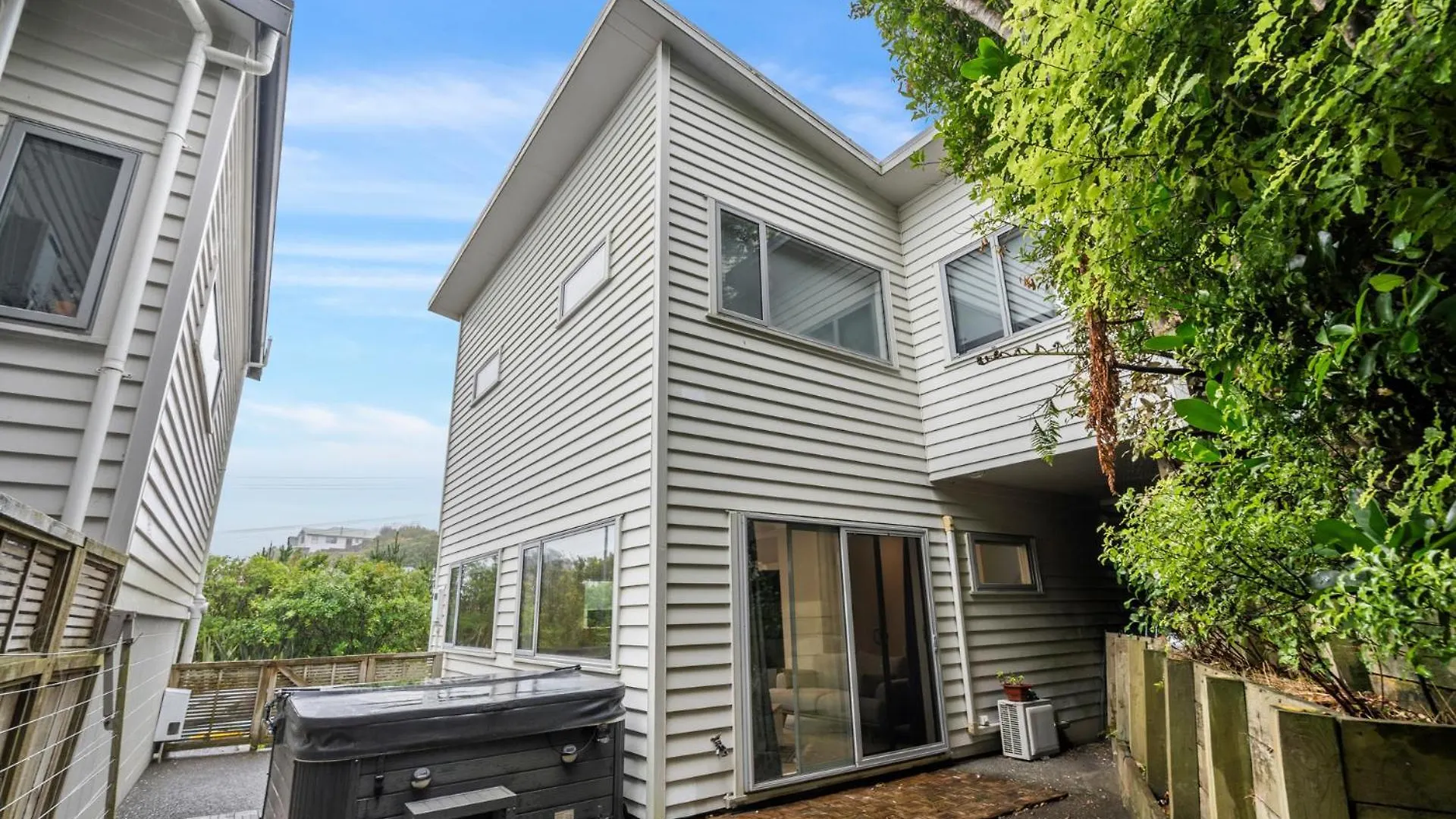 Urban Sanctuary - Johnsonville Holiday Home