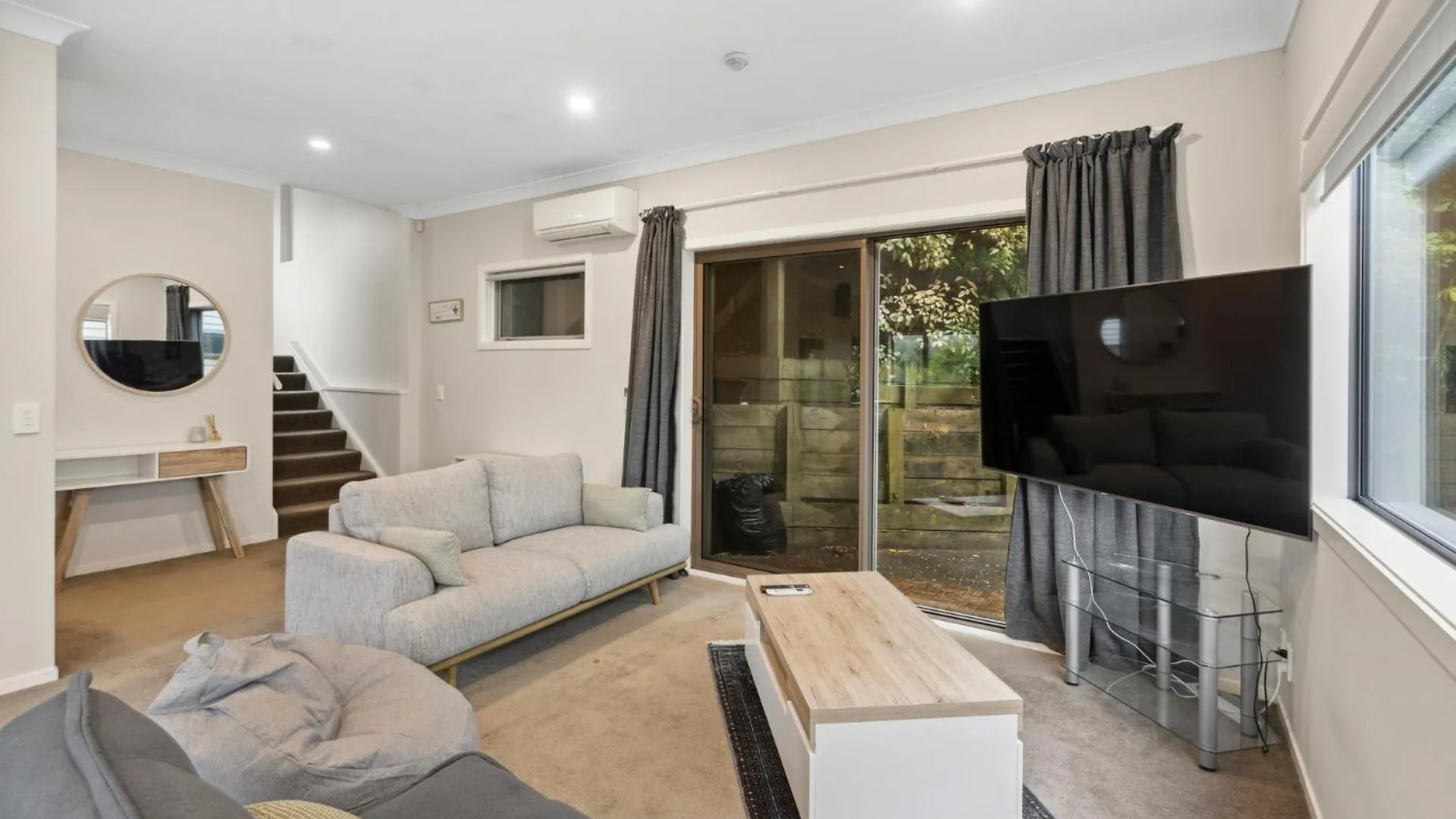 Urban Sanctuary - Johnsonville Holiday Home