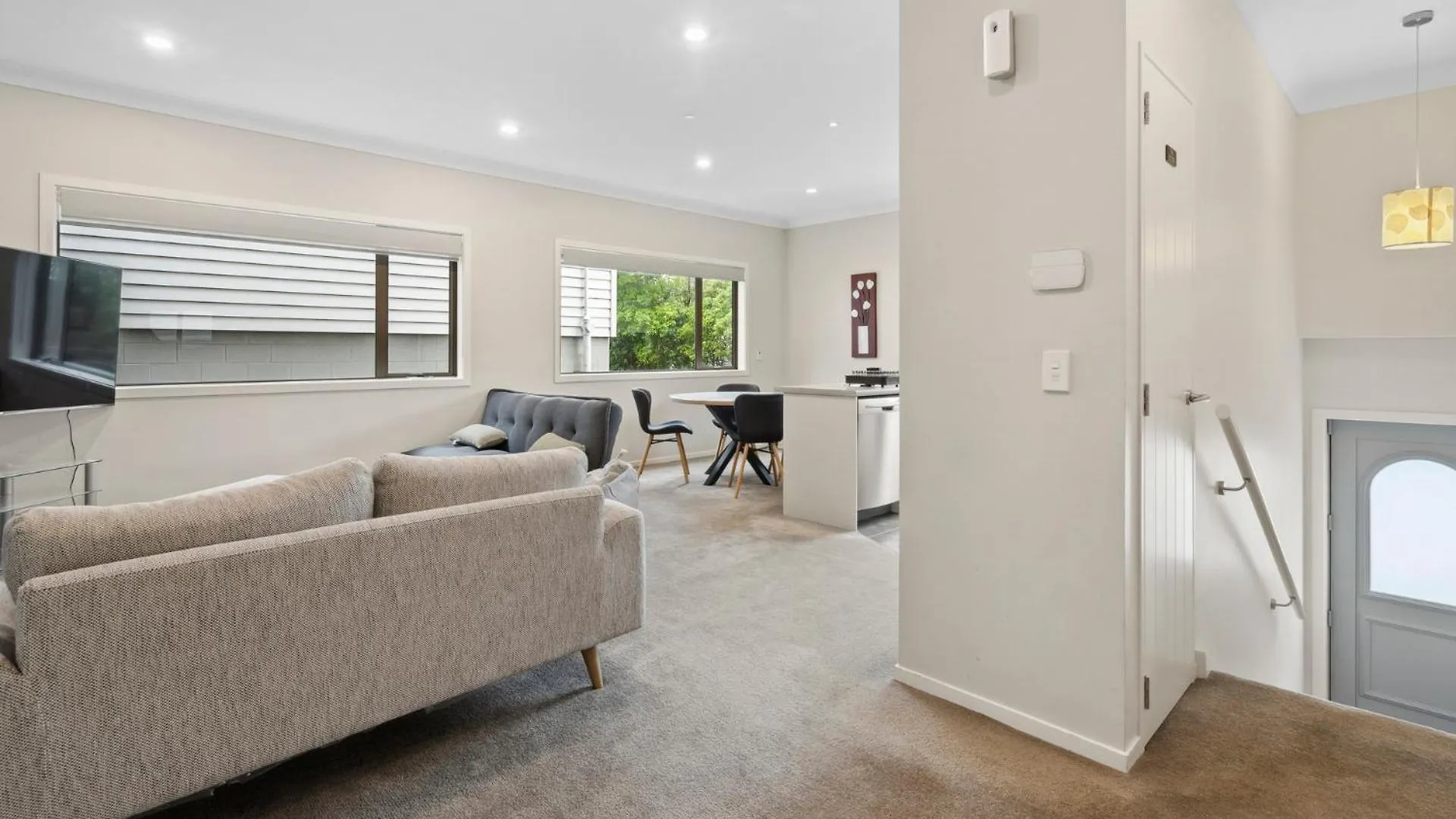 Urban Sanctuary - Johnsonville Holiday Home