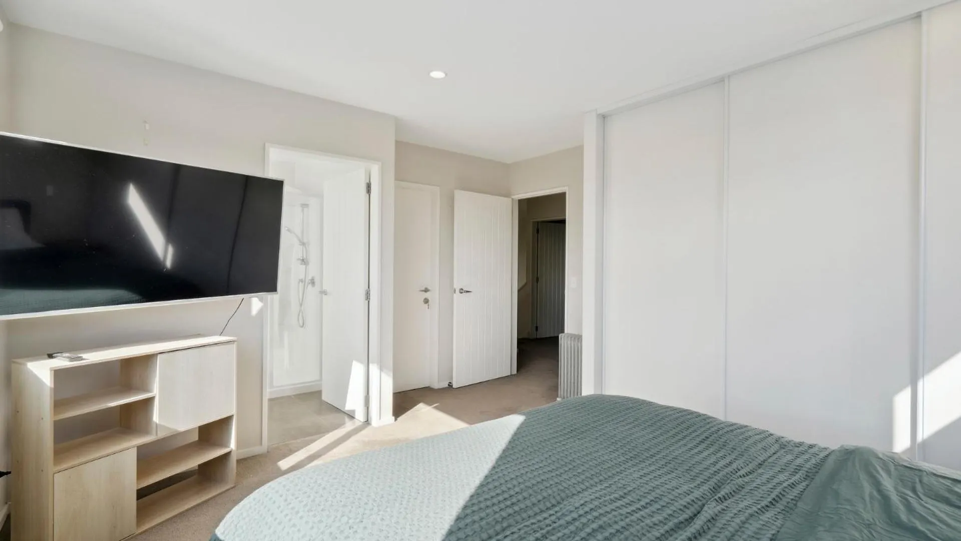 Urban Sanctuary - Johnsonville Holiday Home